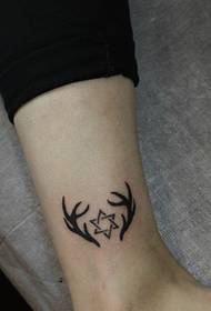 modes radošā kombinācija ar sešstaru zvaigžņu skudru tetovējuma attēlu