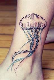 досить стильна татуювання медуз
