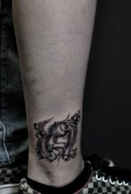 Teste padrão preto e branco do tatuagem dos peixes do tornozelo