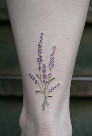 padrão de tatuagem de lavanda no tornozelo