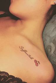 Sous la clavicule mode simple tatouage anglais