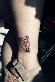 Padrão de tatuagem de filhote de cachorro que as pernas da prostituta gostam
