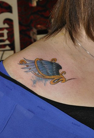 плечі дівчинки невеликий тренд крила татуювання візерунок