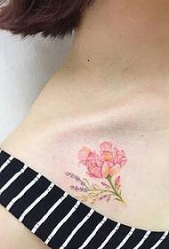 коротке волосся дівчина ключиця невеликий свіжий квітка татуювання візерунок