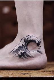 Ankle Tattoo Pattern 89542 - La stella Luo Jialiang assiste allo spettacolo con un tatuaggio totem alla caviglia