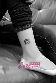 tatuaggio alla caviglia Pentagram bianco e nero di personalità