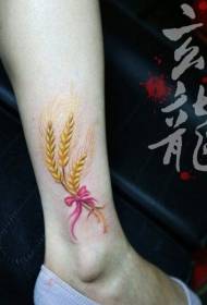 लड़की के पैर सुंदर गेहूं चित्रित टैटू पैटर्न