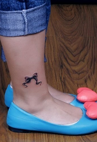 tatuaggio carino arco femminile piede