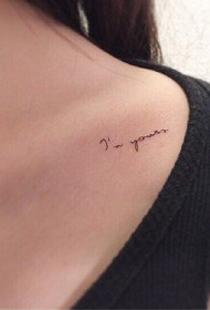 letras inglesas pequenas e simples da tatuagem da clavícula