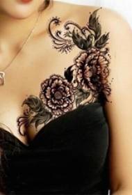 famkes ûnder de sleutelbeen swarte skets prikken feardigens kreative prachtige blommen tatoeage foto's