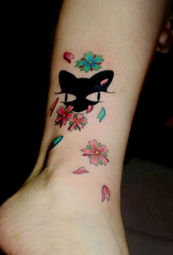 아름다움 다리 고양이 벚꽃 문신 사진