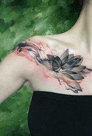 clavicle a me ka poʻohiwi e like me kekahi o nā peʻa lotus tattoo