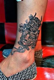 tatuatge de turmell petit i valent