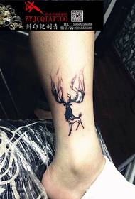 tatuaggio di cervo nudo nudo nudo