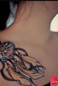 ženský clavicle sen lapač tetování vzor