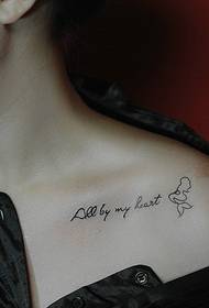 tatuaggio clavicolare del piccolo sexy