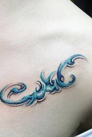 Imodeli yentombazana esefashoni ye-clavicle tattoo