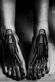 tjejer händer och fötter kreativa ben tatuering mönster