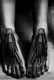modello di tatuaggio osseo creativo mani e piedi di ragazze