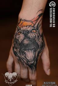 hand terug mode cool een kat hoofd tattoo patroon