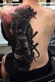 ragazzi sul retro del punto nero della semplice figura di figura ritratto di un tatuaggio samurai