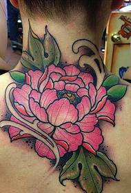 sotto il collo è pieno di tatuaggi di peonia