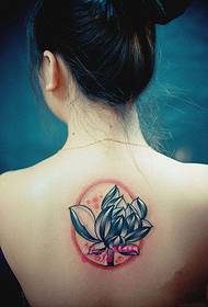 malý čerstvý zadný krk lotosového tetovania
