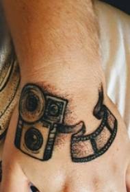 Poistel käed mustas hallis visandil nõelata näpunäited Art Camera Retro Tattoo Picture