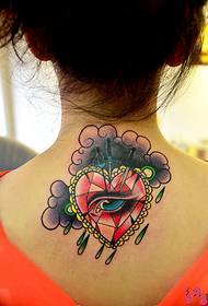 lacrime cuore rosso foto creativa del tatuaggio del collo