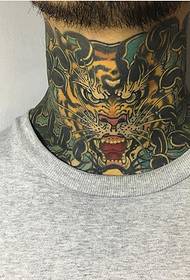 Iphethini le-tattoo ye-Neck Tiger