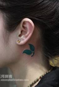 дівчина на шиї тотем листя татуювання візерунок