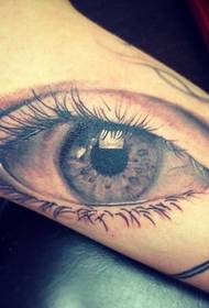 modèle de tatouage réaliste des yeux bras