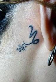 padrão de tatuagem de floco de neve de orelha