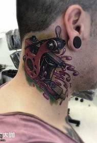 Model Ngjyrosje tatuazhesh me Tattoo Neck