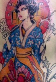 Tato mburi cah wadon ing mburi kembang tato lan gambar geisha