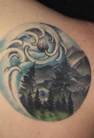 Tattoo Scenery Boys sul retro delle immagini colorate del tatuaggio del paesaggio di montagna