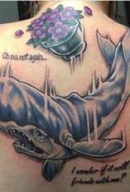 Тетоважа кит девојка на задниот дел од цвеќиња и китови слики од тетоважа