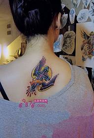 ticība krusta spārni kakla tetovējums attēls