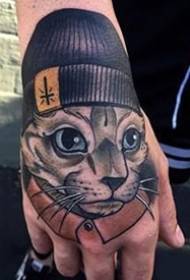 Kézzel készített macska tetoválás: 9 macska tetoválás mintázat értékelése a nagy virág hátoldalán