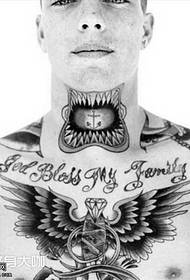Modello del tatuaggio del dente del collo