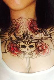 akvarel kříž pod dívčí krk, tetování vzor