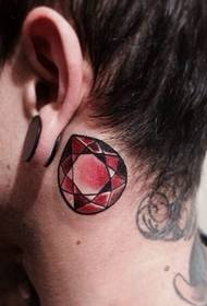 tatuaggio dell'orecchio intorno all'orecchio Tatuaggio di personalità