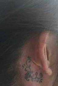 уши Исклучителна тотемска тетоважа со лоза