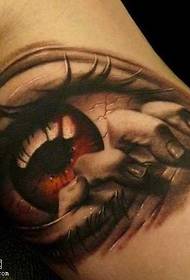 modello realistico del tatuaggio dei grandi occhi 3d del braccio