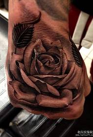 a sketch three-dimensional rose on the back of the hand Tattoo pattern