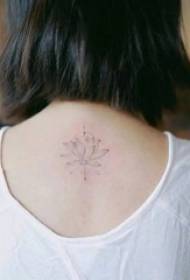 meedercher hannert dem Hals schwaarze Linnen kreativ Konscht Kleng frësch Lotus Tattoo Bild