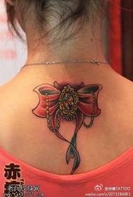modello del tatuaggio dell'arco di colore del collo femminile