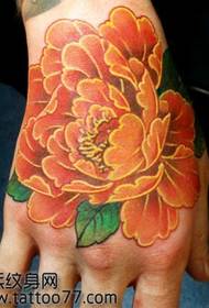 ຮູບແຕ້ມ Tattoo peony ສີດ້ວຍມື