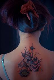 bellezza collu Testa di cavallu moda tatuaggio di moda