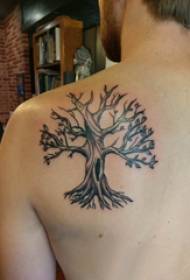 stražnji tetovaža muški dječak na stražnjoj strani slike tetovaže crnog stabla